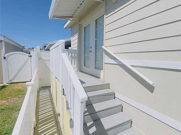 2nd image of 11 Pine Via