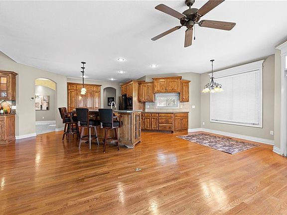 5th image of 10321 N Revere Ave