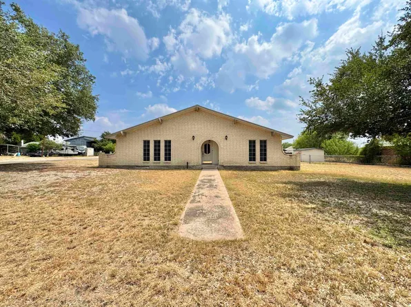1410 Alamo St, Zapata, TX 78076