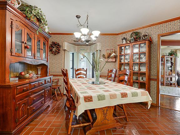 4th image of 5580 Deanne Marie Dr