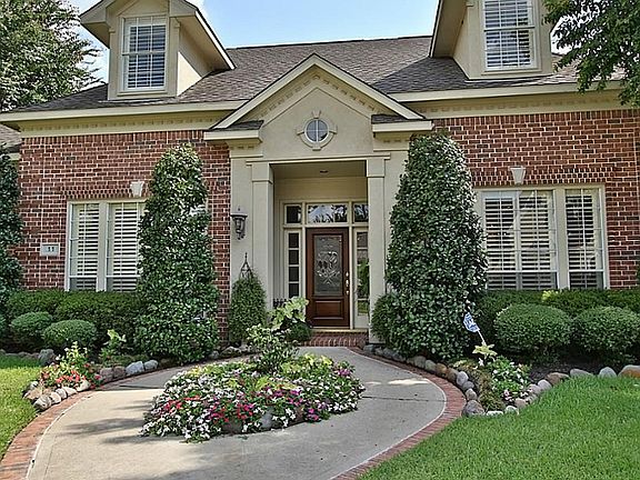 2nd image of 11 Villa Bend Dr