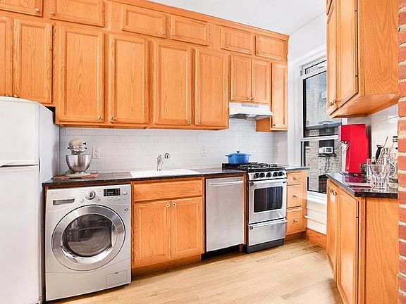 5th image of 25 Charles St APT 4E