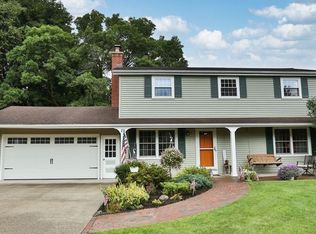 27 Bunker Hill Dr, Rochester, NY 14625