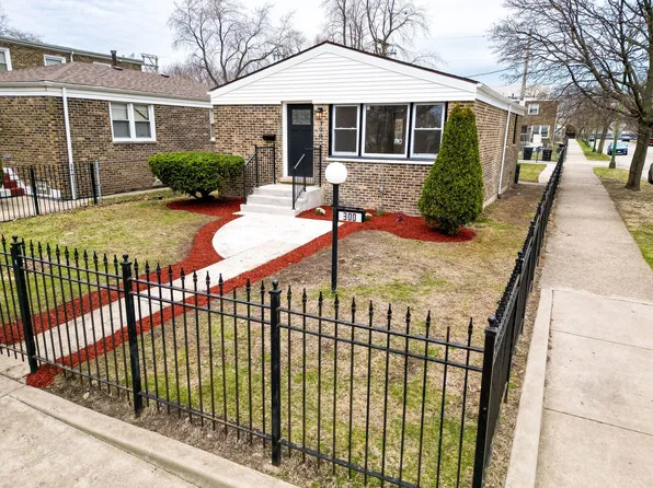 300 W 42nd Pl, Chicago, IL 60609