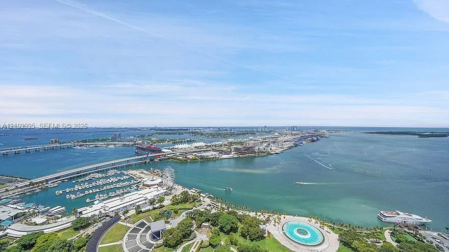 50 Biscayne Condo — Photo 3