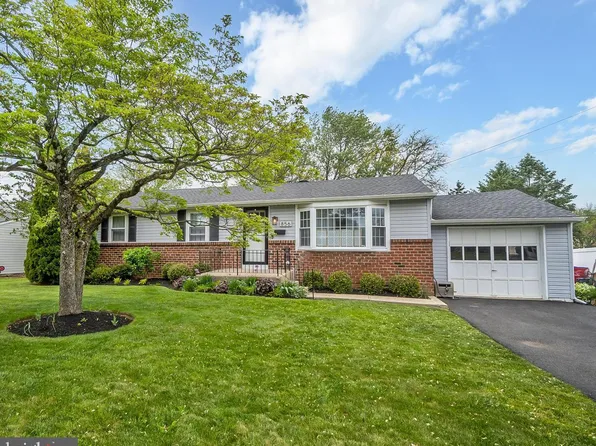 856 Roger Rd, Warminster, PA 18974