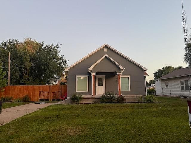 1st image of 926 E 7th St