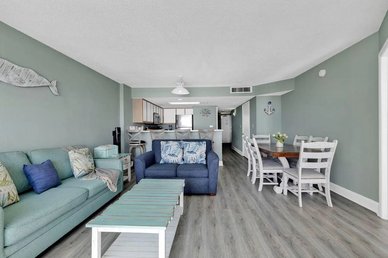 3 bed, 2.0 bath, 1302 sqft, $5,018 — Photo 3