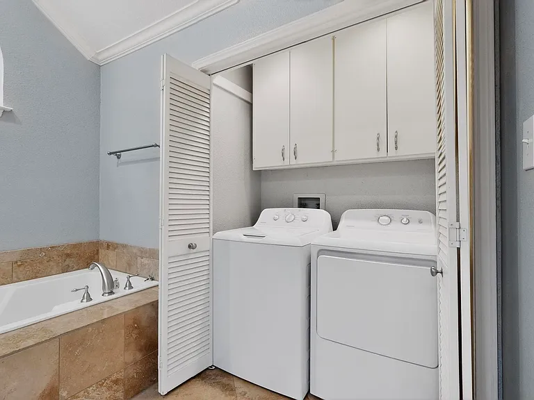 4810 Stanford Ave — Photo 14