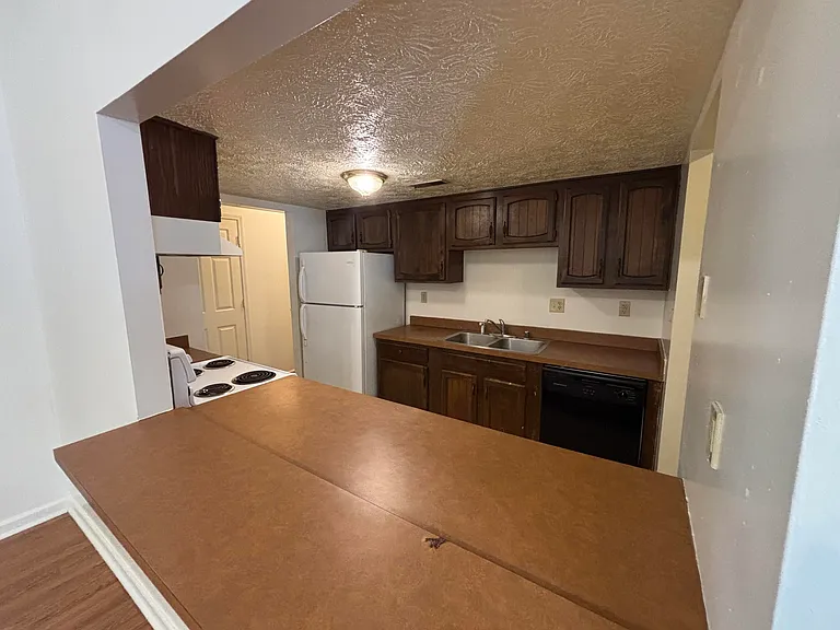 392 Pasadena Dr — Photo 9