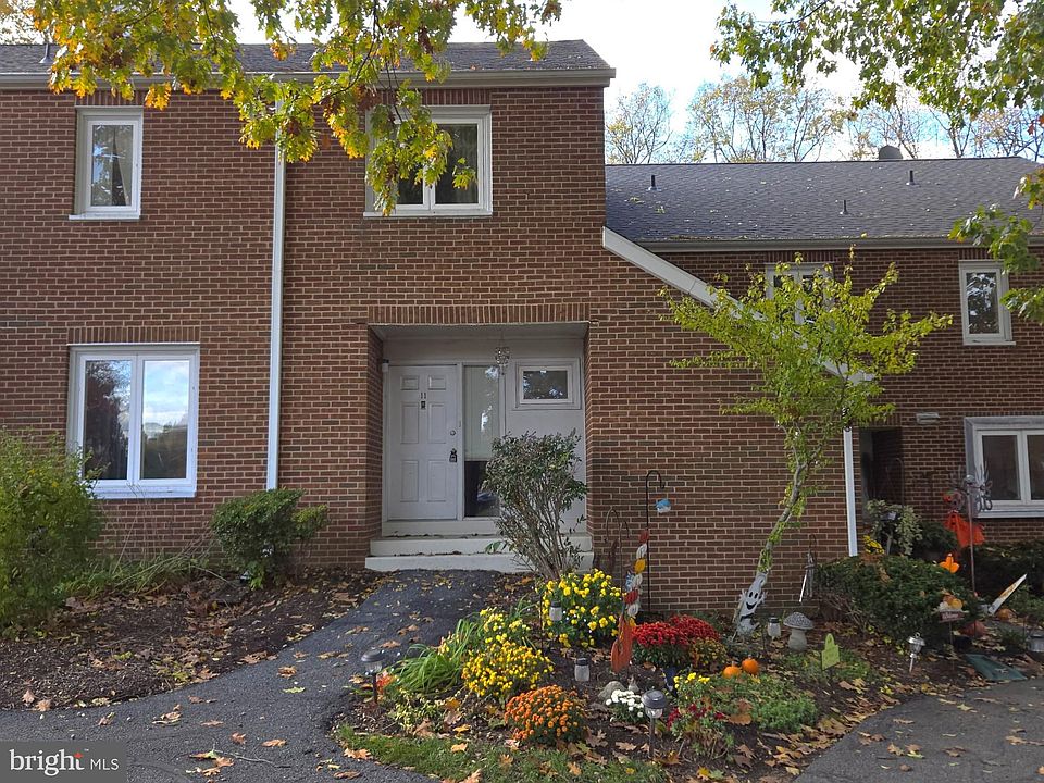 1st image of 11 Cedar Ln