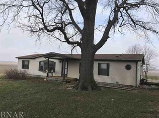 9776 N 1900th St, Paris, IL 61944