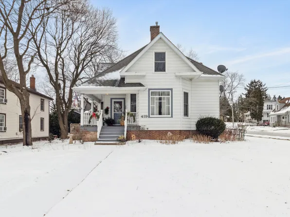 419 Dean St, Woodstock, IL 60098
