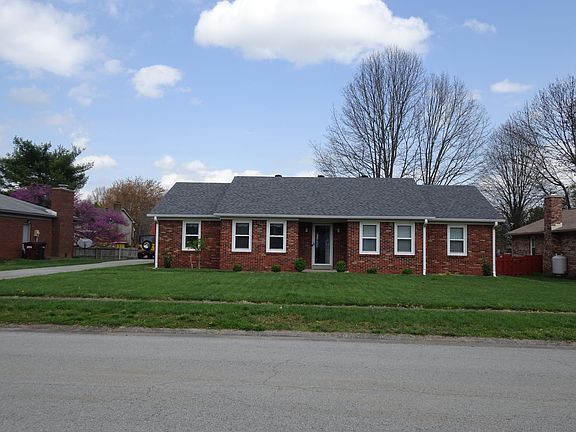 2nd image of 813 Pheasant Ln
