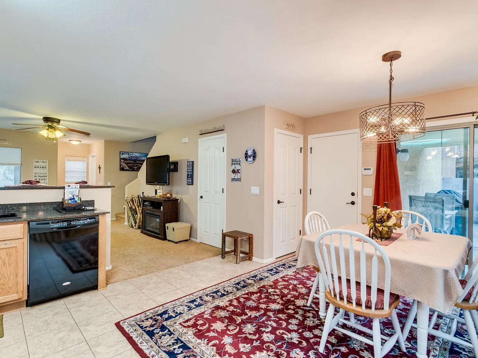 3 bed, 2.5 bath, 1601 sqft, $3,995 — Photo 3