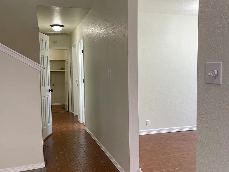 813 E Indianapolis St — Photo 7