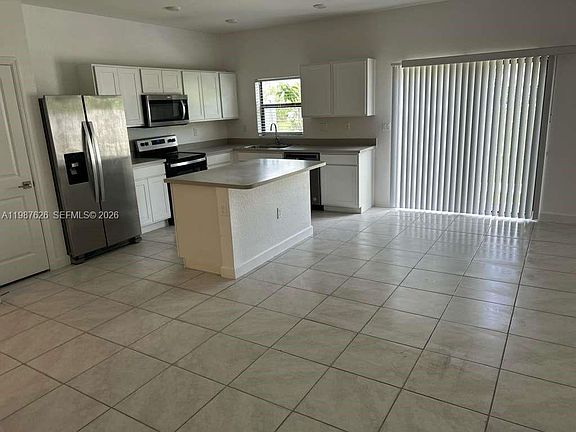 5th image of 624 SW 12th St