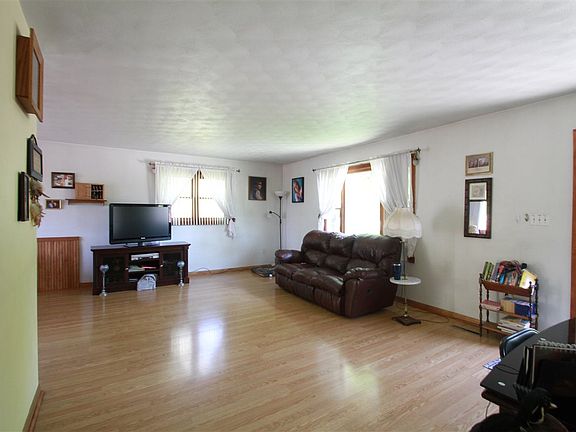 2nd image of 1723 Schreiber St