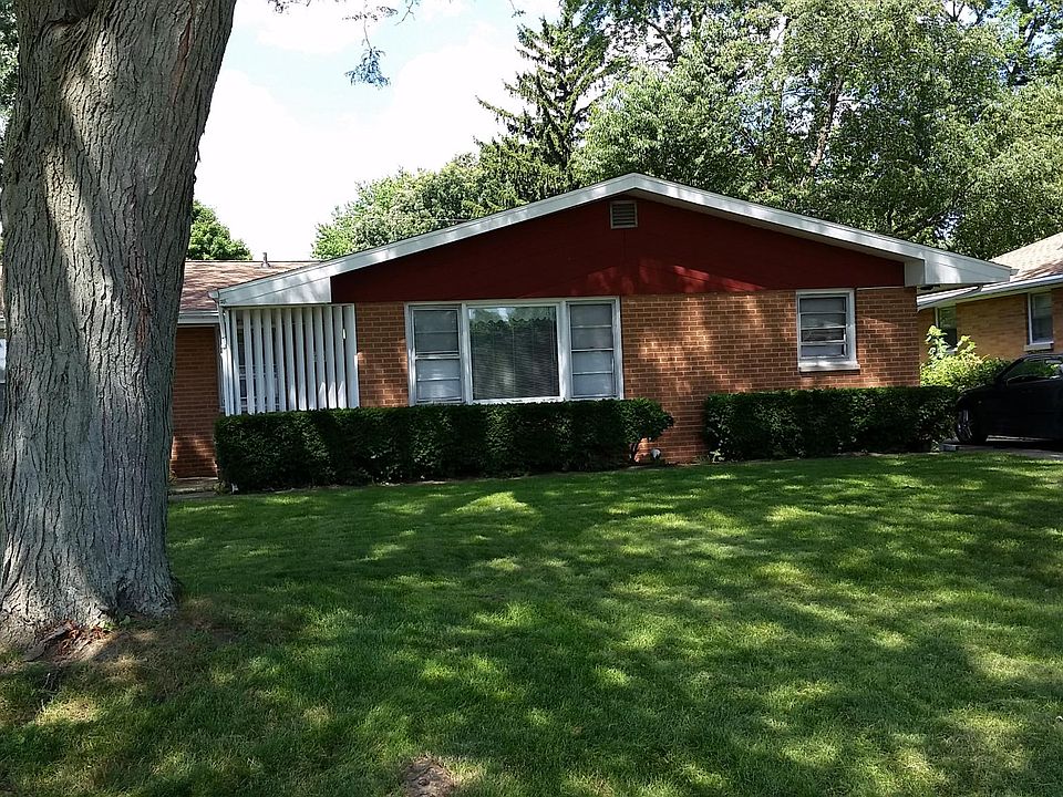 This is a duplex that looks like a single family home.