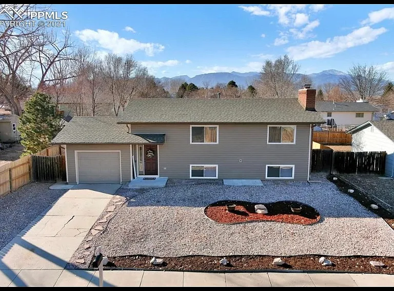 6620 Grand Valley Dr — Photo 1