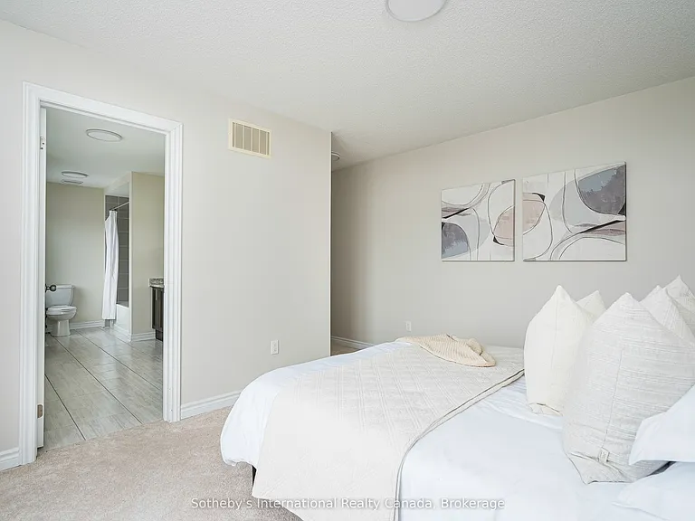 45 McLean Ave — Photo 32