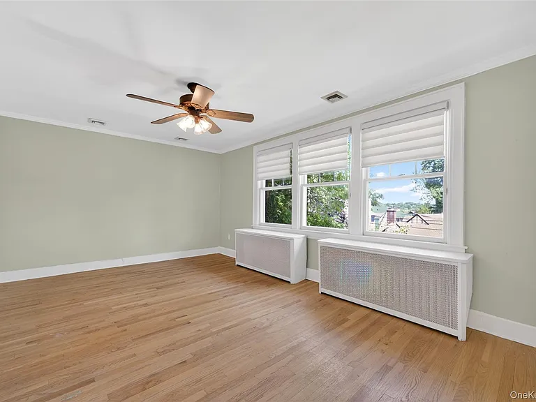 90 Mackey Ave — Photo 11