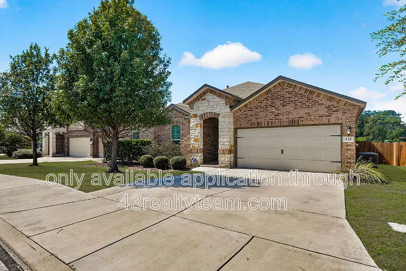 4 bed, 2.0 bath, 2500 sqft, $2,495 — Photo 2
