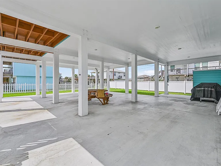 16630 Jean Lafitte Rd — Photo 41