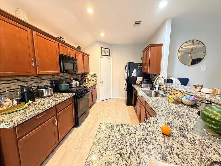 1807 Emerson Ridge Dr — Photo 15
