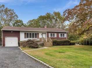 4 Crystal Ct, Pt Jefferson Station, NY 11776
