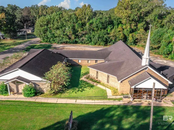 1517 Hand Ave, Bay Minette, AL 36507