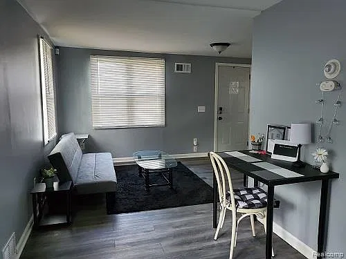 2 bed, 1.0 bath, 630 sqft, $1,700 — Photo 4