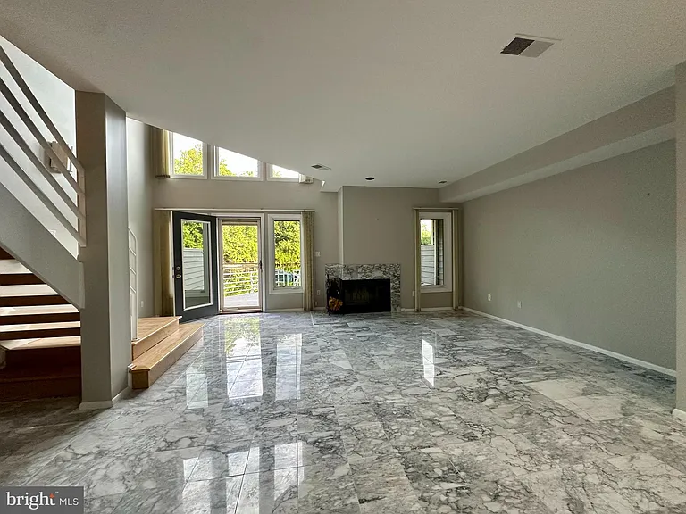 1975 Lakeport Way — Photo 10