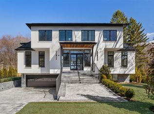 48 Rock Ridge Dr, Rye Brook, NY 10573