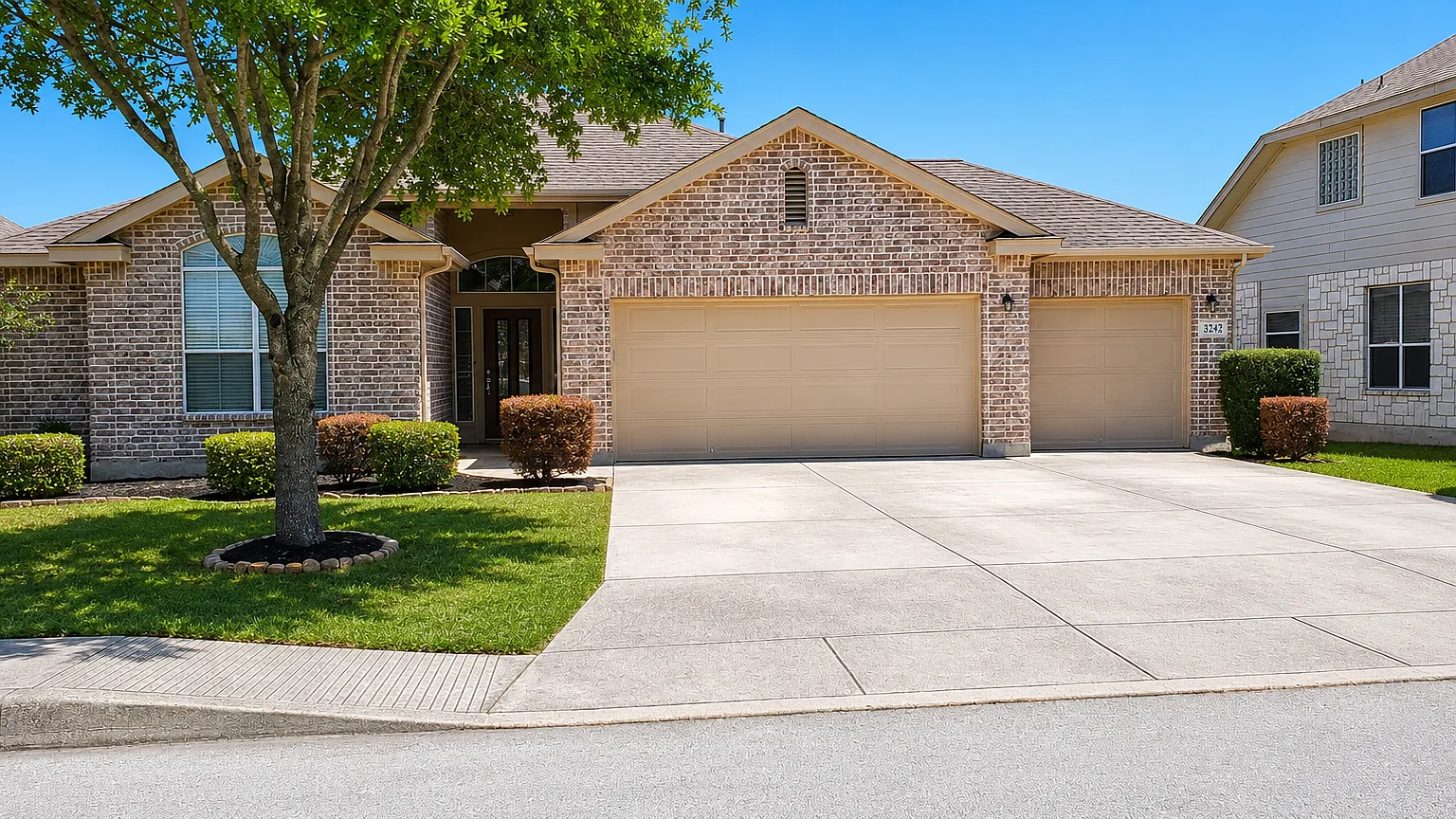 3 bed, 2.5 bath, 2152 sqft, $2,450 — Photo 1