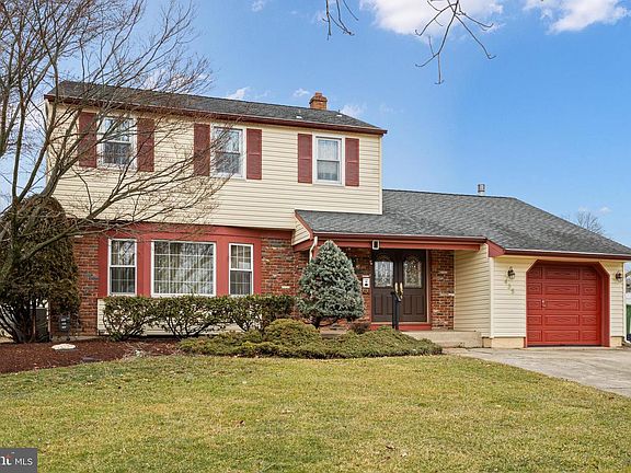 3rd image of 435 Valley Run Dr
