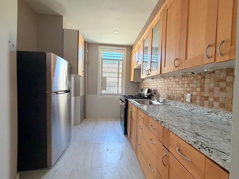 245 McClellan St #3W — Photo 9