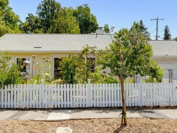2702 Lomitas Avenue, Santa Rosa, CA 95404