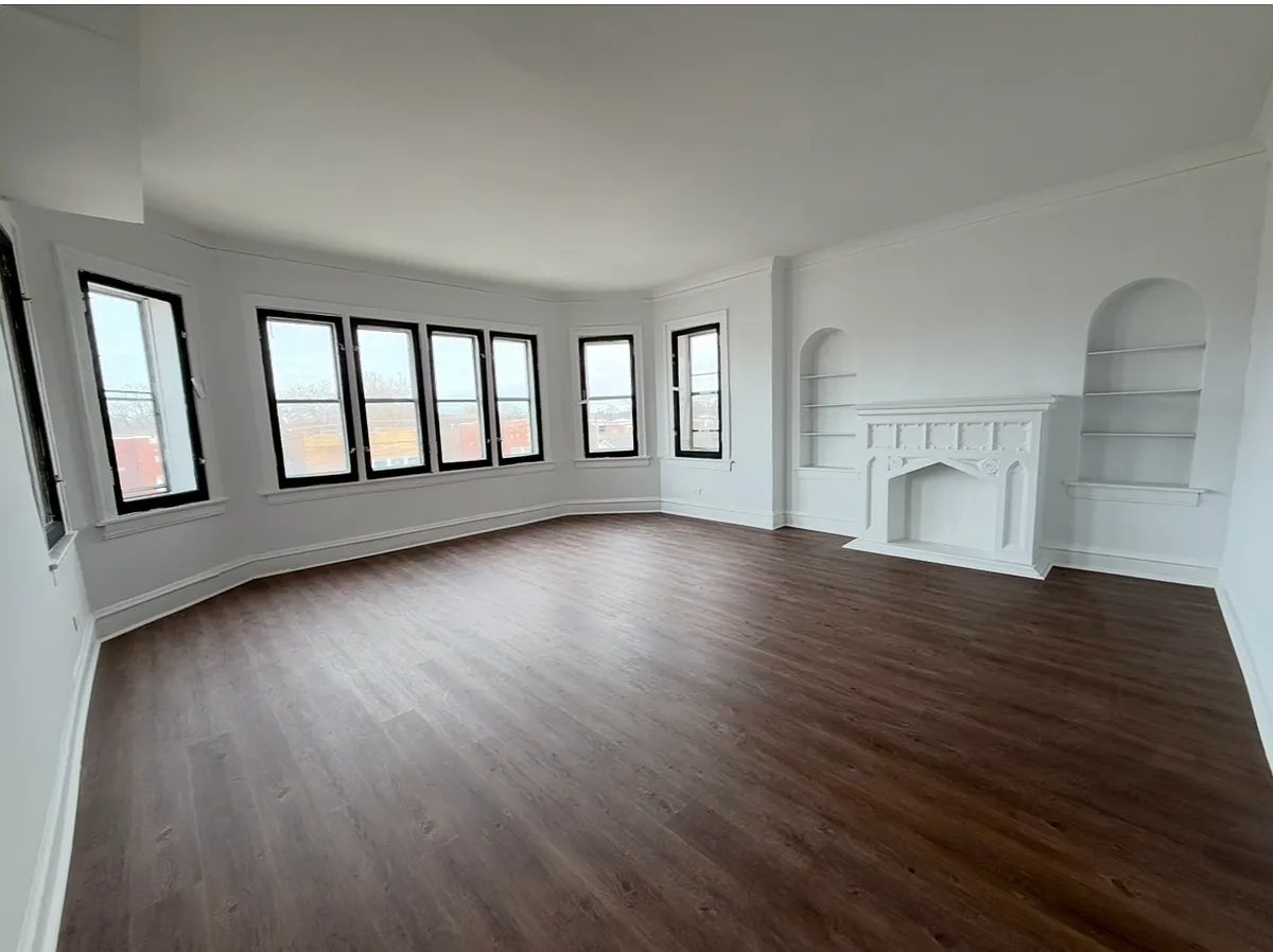 Building Photo - 7712 S Jeffery Blvd #3