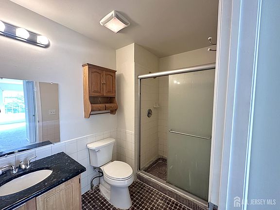 3rd image of 52 Victoria Dr