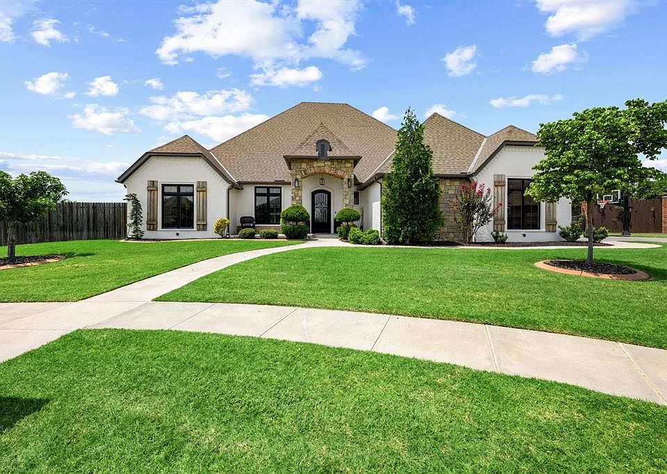 1st image of 3001 Desert Willow Ct