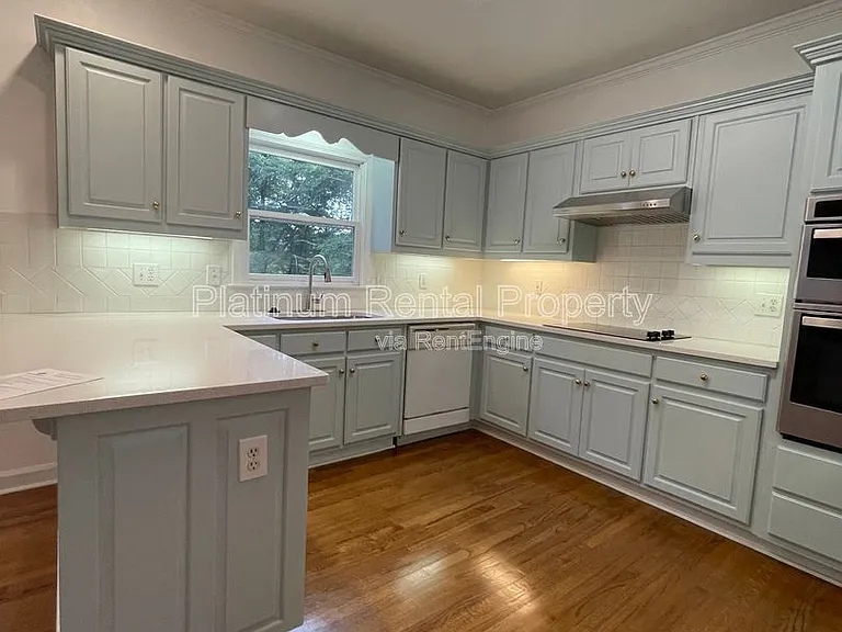 870 Ingleside Dr — Photo 16