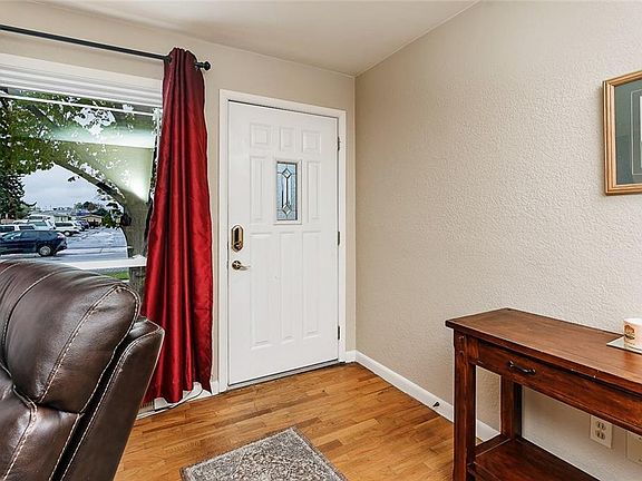 3rd image of 103 Lexington Dr