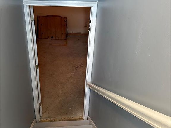 4th image of 220 7th St