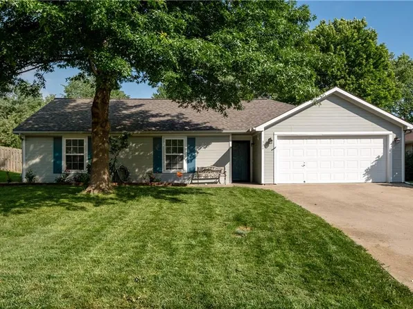 321 SE Saratoga Dr, Blue Springs, MO 64014