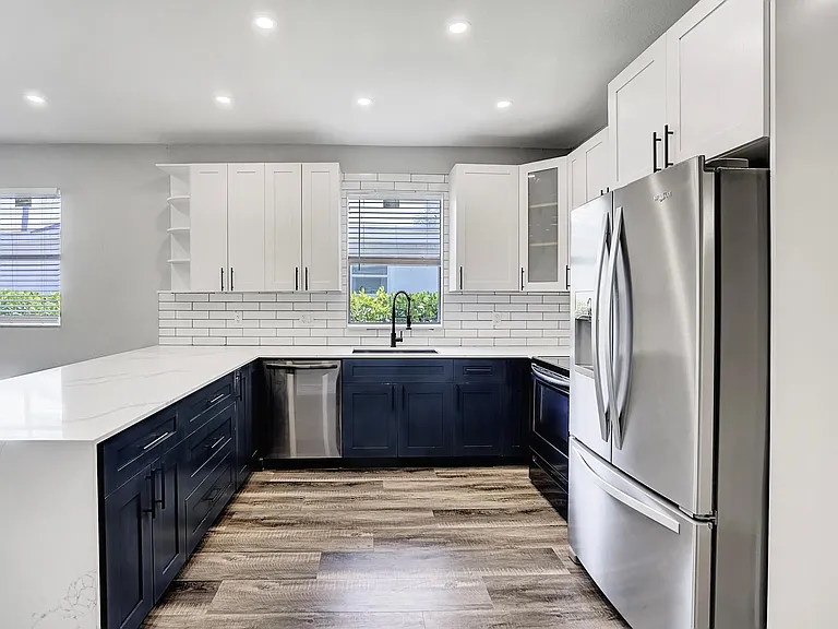 724 SW 9th St — Photo 5