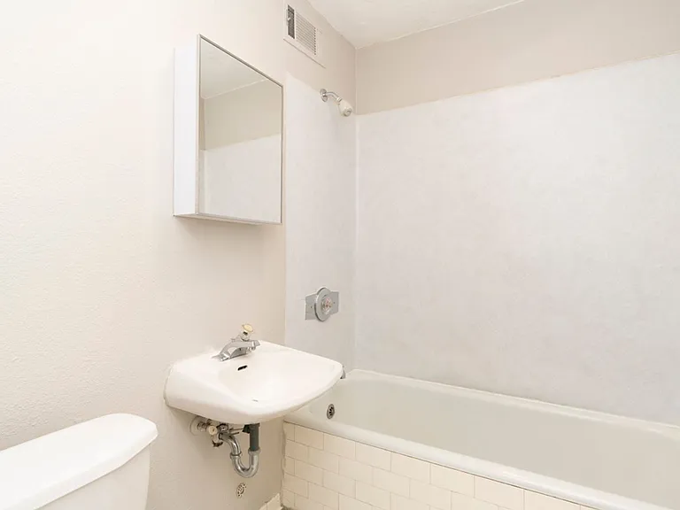 Charlesgate Apartments - Vintage Studios — Photo 55