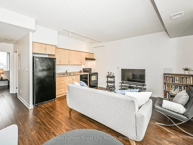 5 Gordon St #211 — Photo 2