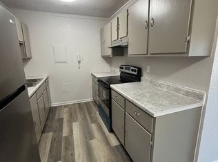 Cedar Crest Apartments, Waterloo, IA 50703