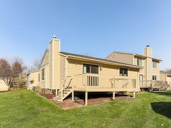 5th image of 716 Woodcreek Cir